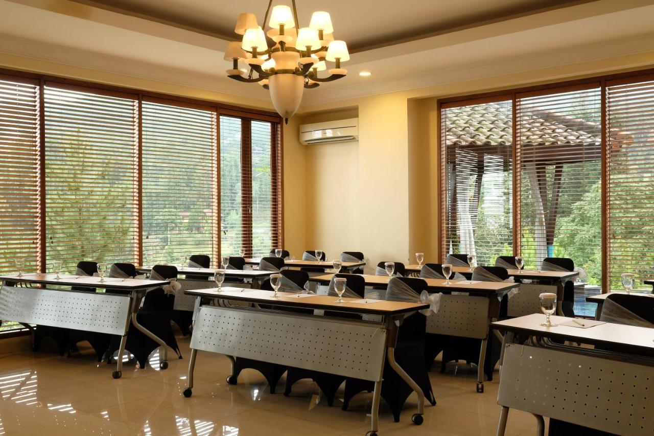 פונקאק The Grand Hill Resort-Hotel מראה חיצוני תמונה